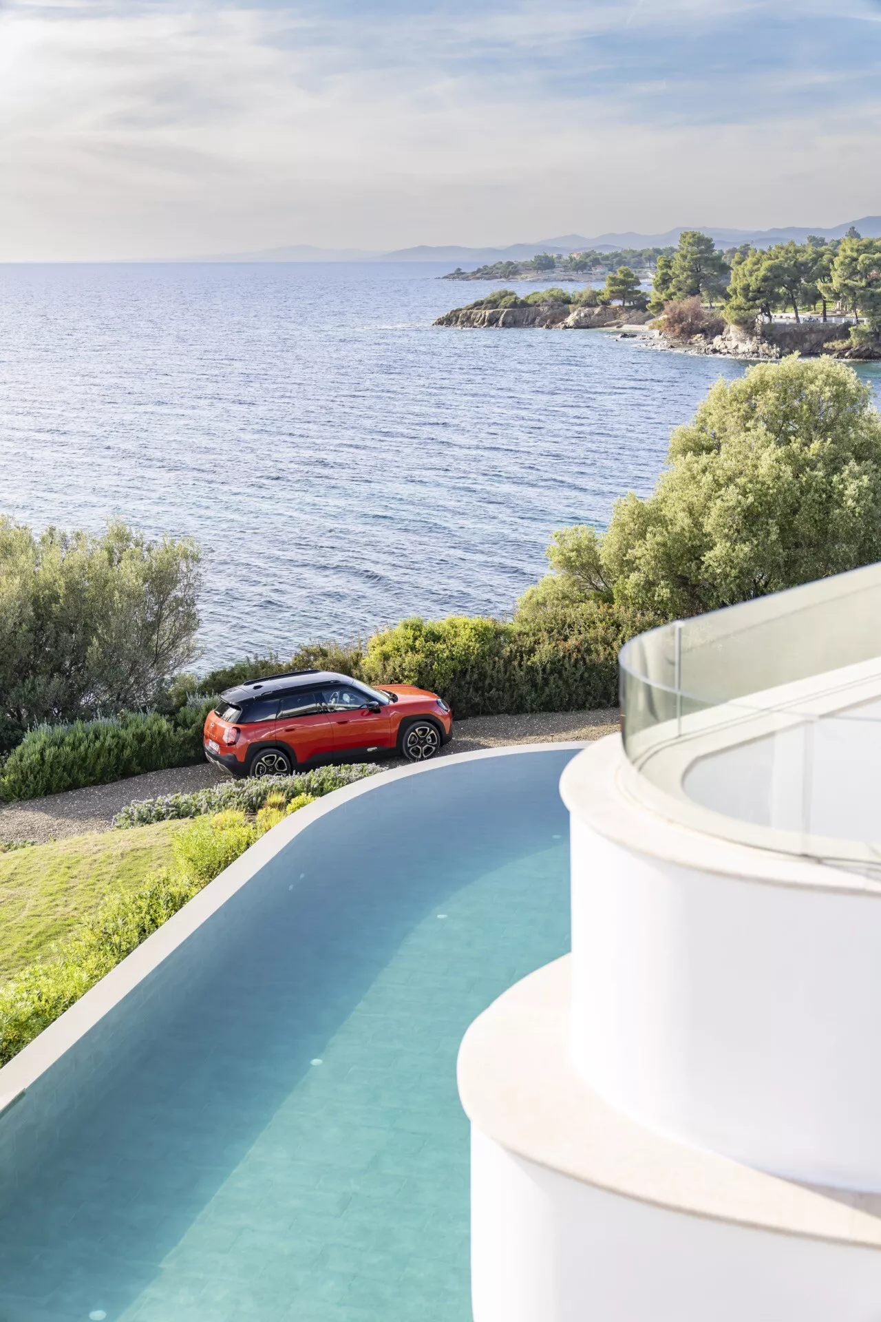 Mini Aceman 2024 (J05), ki prikazuje elegantno oblikovanje, napredne funkcije in osredotočenost na trajnost