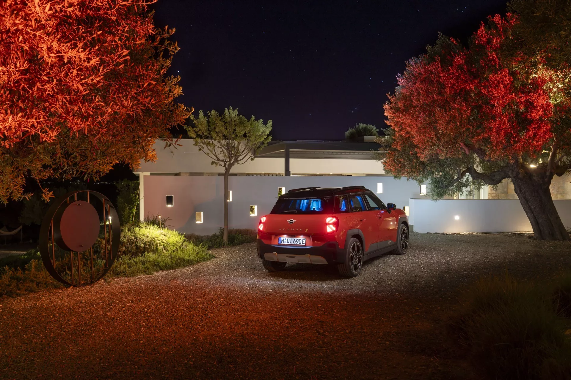 Mini Aceman 2024 (J05) predstavlja svojo kompaktno obliko, električni pogon in inovativne lastnosti