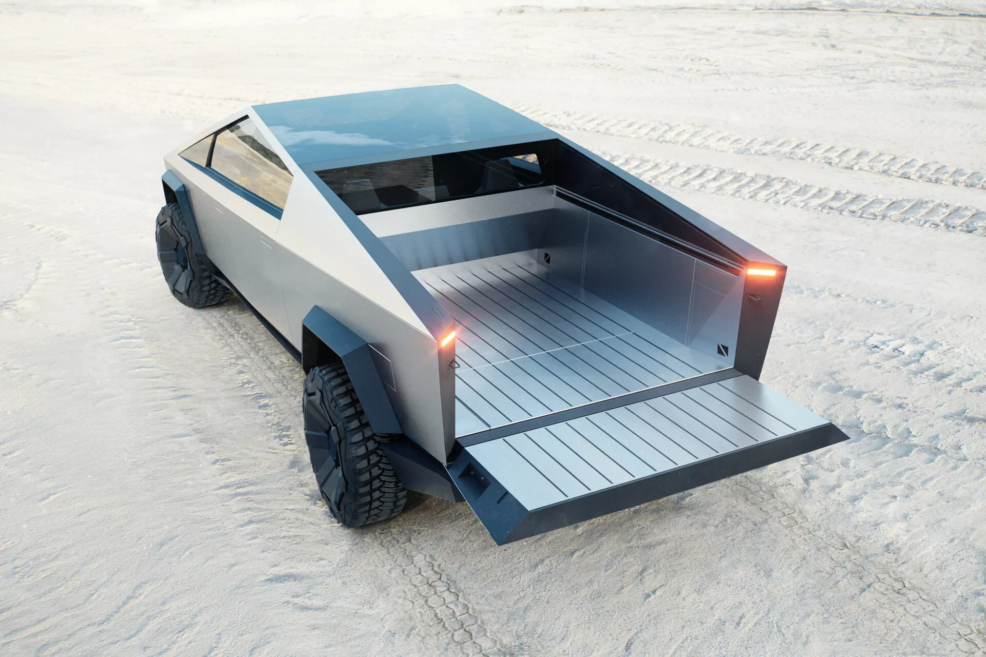 Slika prikazuje futuristični Tesla Cybertruck 2021 (1. generacija) iz visokega zadnjega tridelnega kota, ki razkriva njegovo izrazito kotno geometrijsko zasnovo in robustno konstrukcijo. Tovornjak ima kovinski zaključek in velike terenske pnevmatike z debelim profilom, kar nakazuje zmogljivost v zahtevnih voznih razmerah. Pomembne podrobnosti vključujejo tanke navpične zadnje luči, ravno nakladalno površino z vodoravnimi letvicami in čist zadnji dizajn brez vidne kljuke zadnjih vrat. Okolje se zdi zasneženo v svetlem dnevnem času, kar poudarja morebitno napredno vzdržljivost tovornjaka in lahke kompozitne materiale za učinkovitost.
