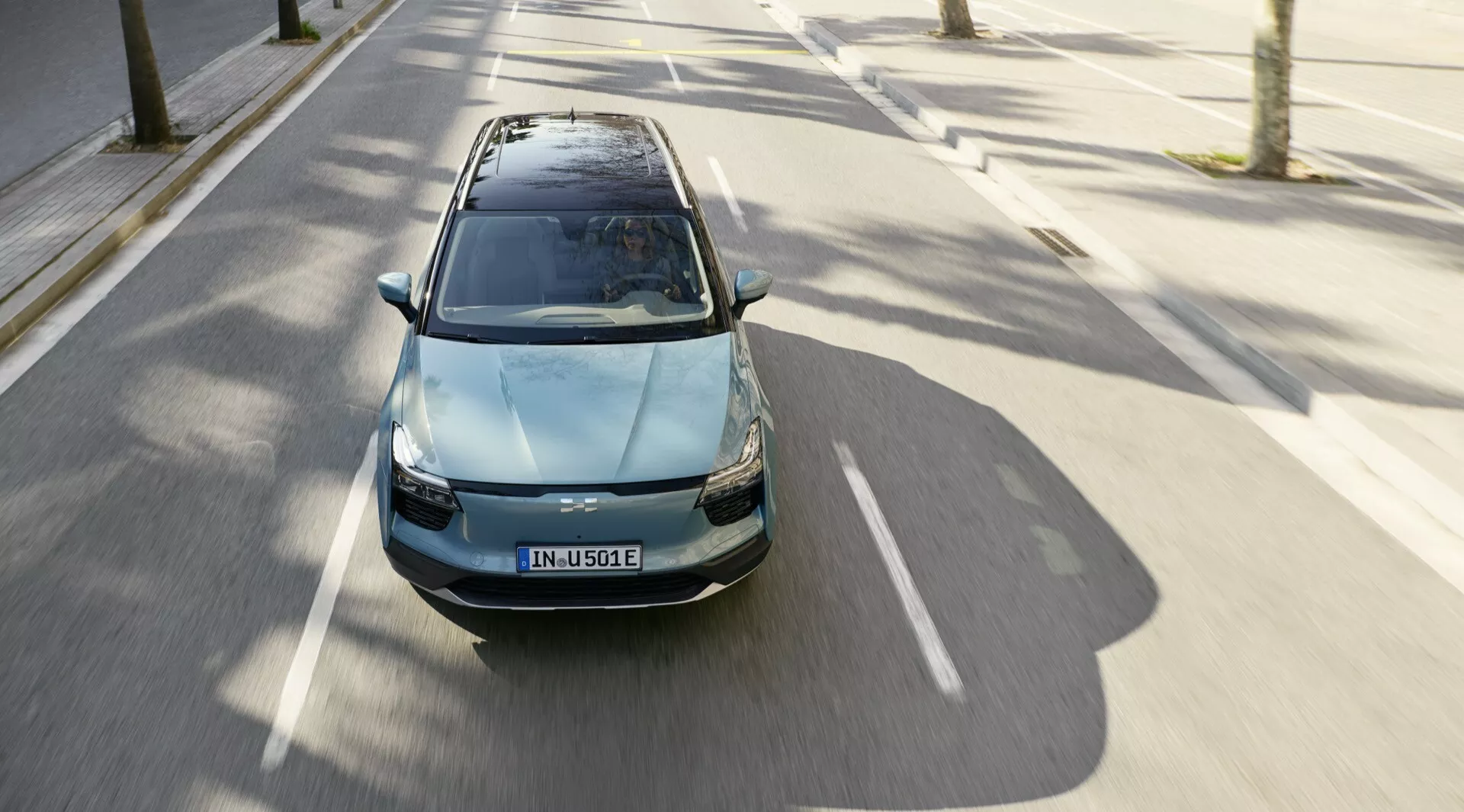 Električni SUV Aiways U5 1. generacije leta 2020 v akciji, z elegantno zasnovo in sodobno tehnologijo