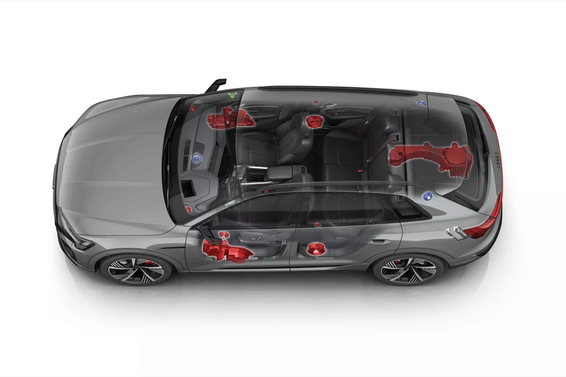 Ilustracija iz ptičje perspektive Audi Q8 e-tron 2023, ki kaže zgornje in delne stranske poglede z izpostavljenimi tehničnimi lastnostmi, vendar brez strešnega okna, prikazuje aerodinamično obliko karoserije, postavitev ogledal, napredne tehnološke točke kot so senzorji, zasnova platišč iz zlitine in delno prozoren pogled na notranjo razporeditev, vključno z razporeditvijo sedežev in potencialnimi komponentami EV v šasiji.