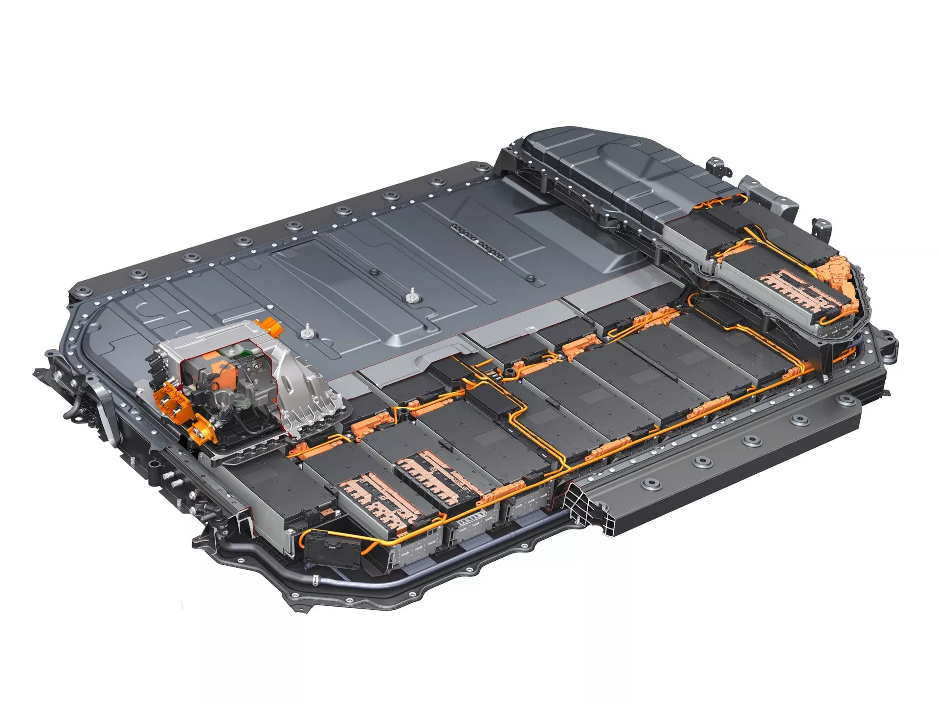 Pogled od zgoraj na baterijski sklop električnega vozila Audi Q8 e-tron 2023, ki prikazuje ravno pravokotno obliko in notranje baterijske module, zaščitene z ohišjem z vidnimi oranžnimi kabli visoke napetosti, kar poudarja litij-ionsko tehnologijo in oblikovanje za nižje težišče vozila.