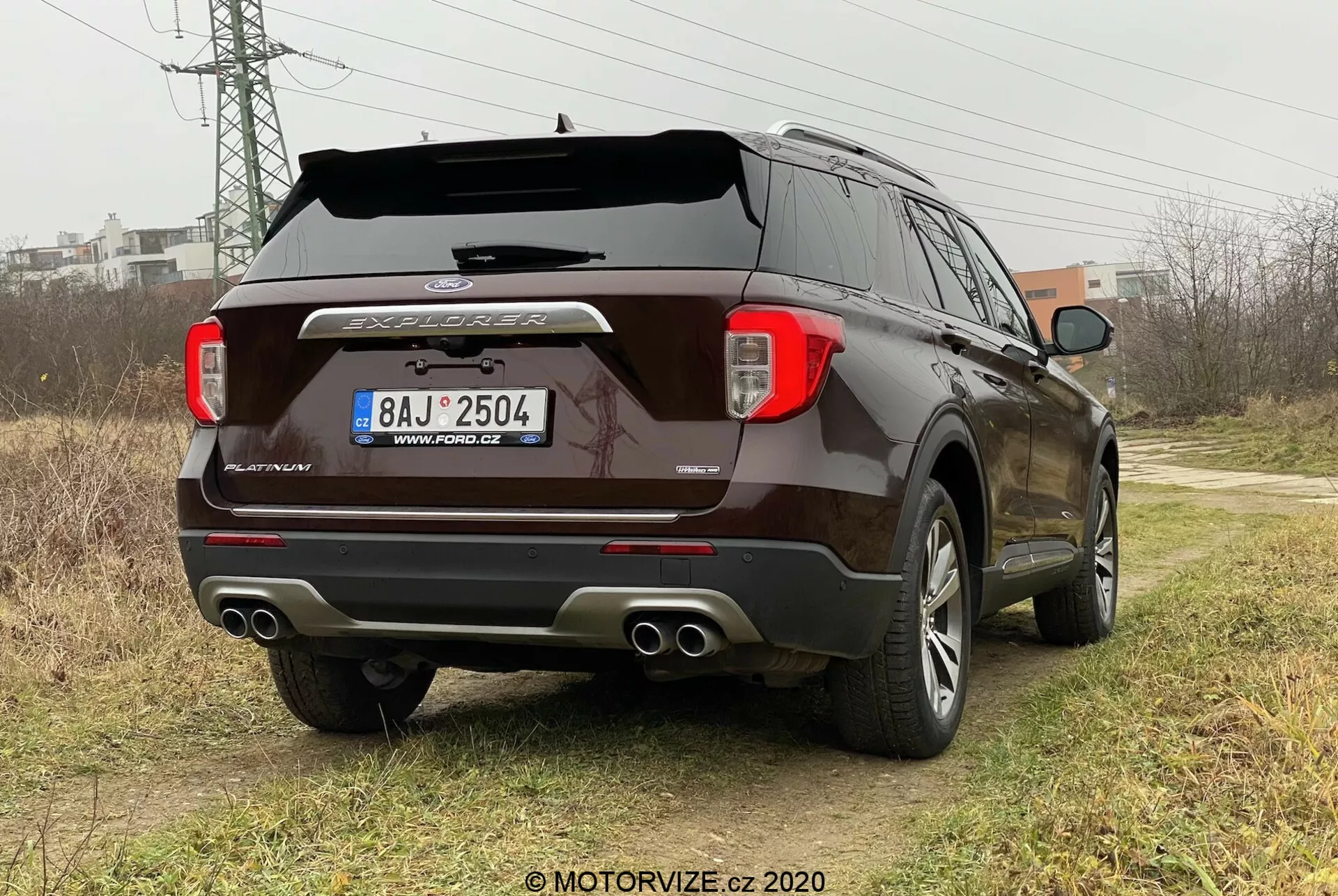 SUV Ford Explorer 2019 z elegantno zasnovo, naprednimi varnostnimi funkcijami, prostorno notranjostjo, zmogljivim motorjem in moderno tehnologijo