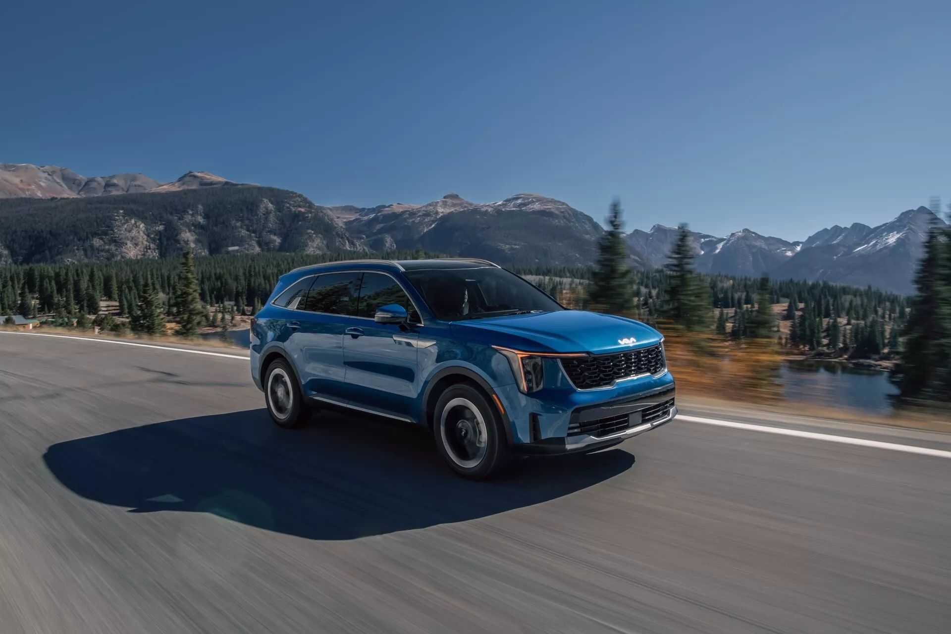 Model Kia Sorento MQ4 z obnovo za leto 2024, ki prikazuje prefinjen dizajn in napredne funkcije