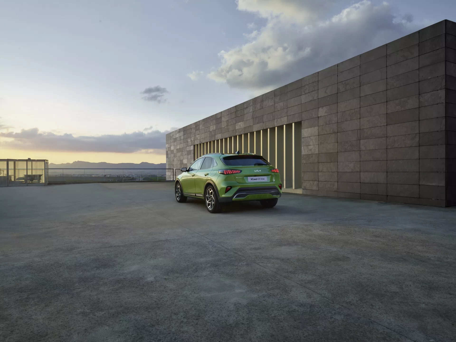 Model Kia XCeed CD po prenovi iz leta 2022 z novimi dizajnerskimi posodobitvami in izboljšano tehnologijo