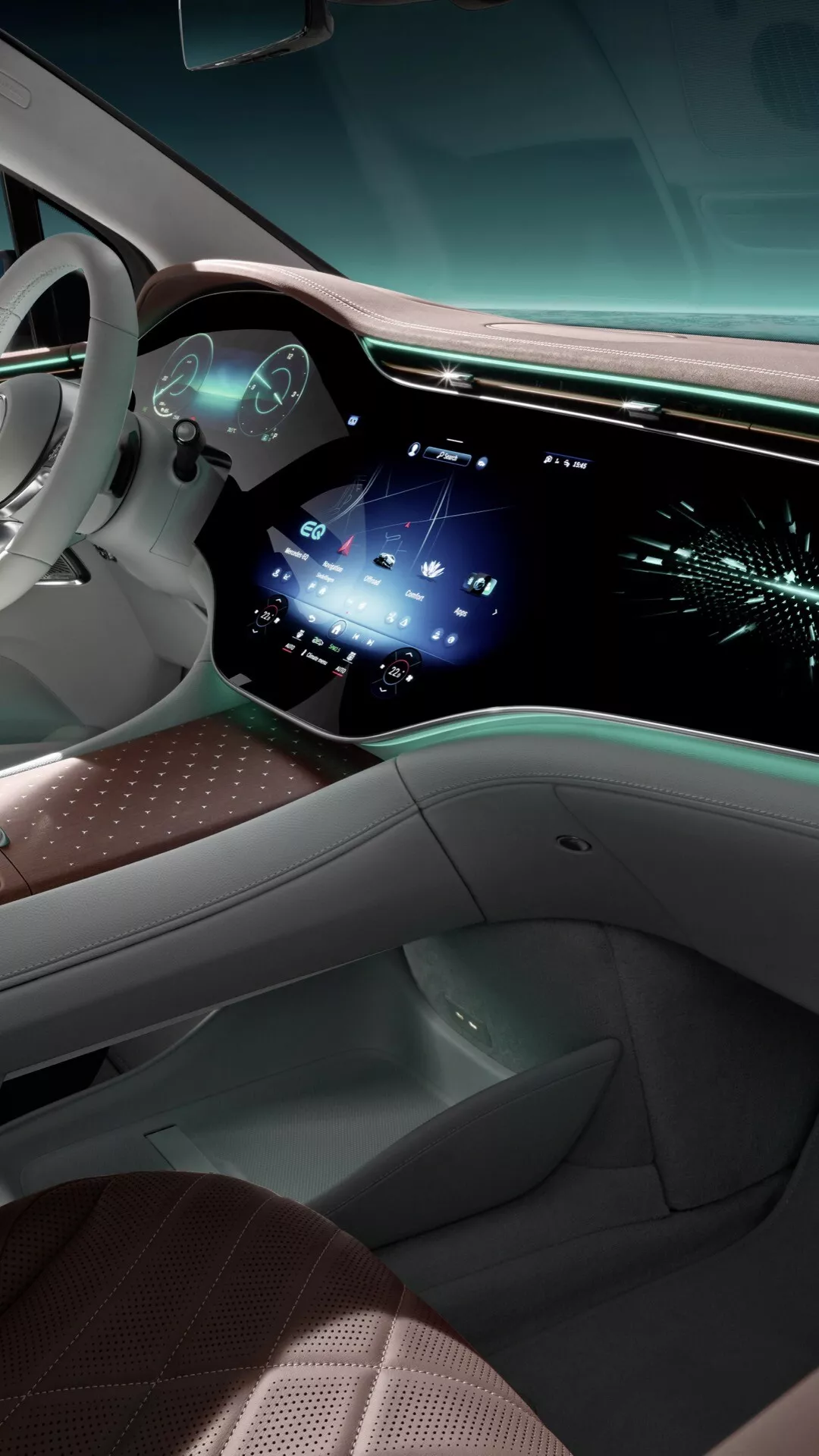 Mercedes-Benz EQE SUV 2023, model 294, ki prikazuje svojo elegantno obliko in napredne funkcije