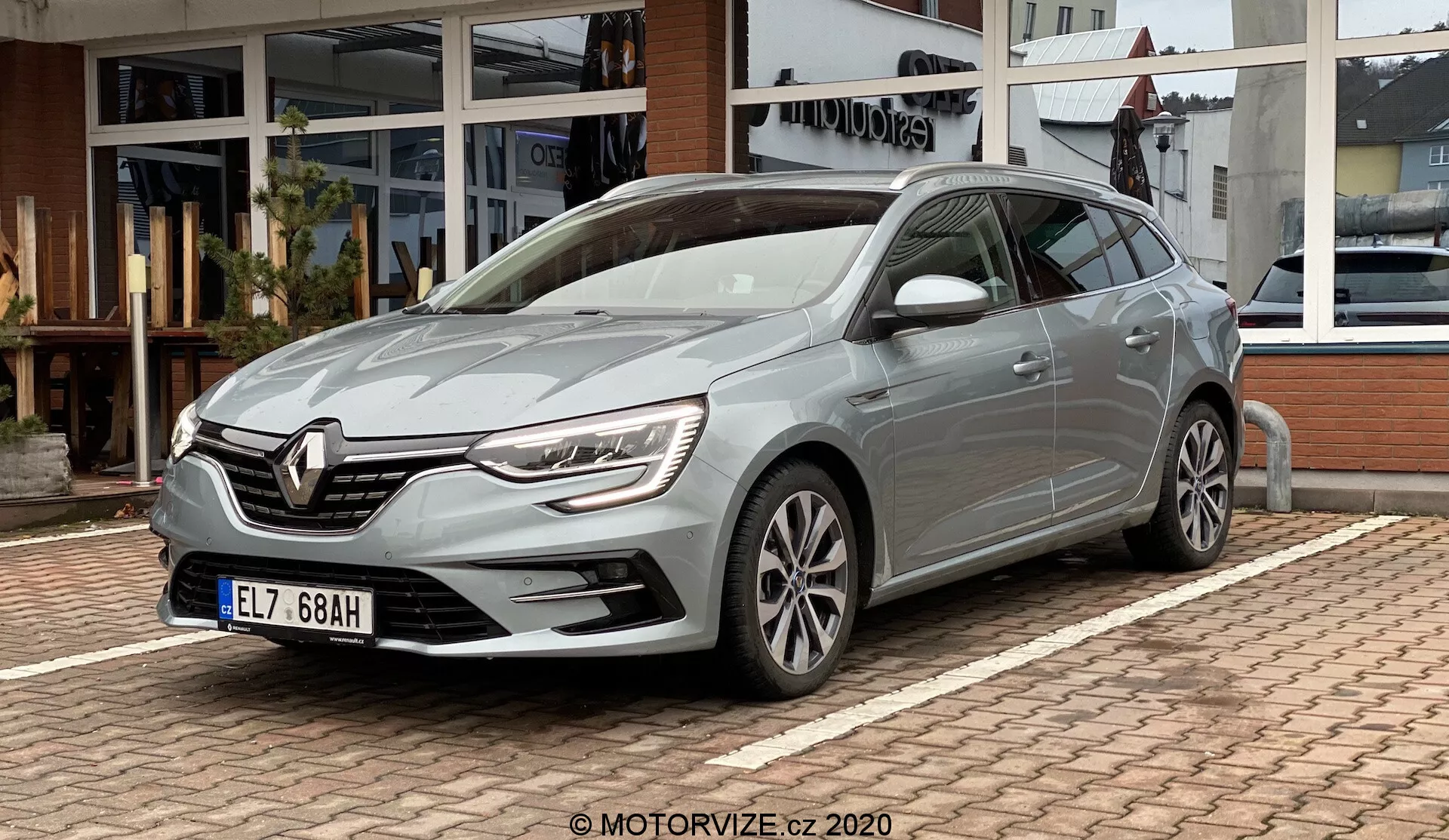 Renault Megane 2022 E-Tech - Eleganten dizajn z naprednim električnim pogonskim sklopom, inovativna tehnologija in sodobna estetika