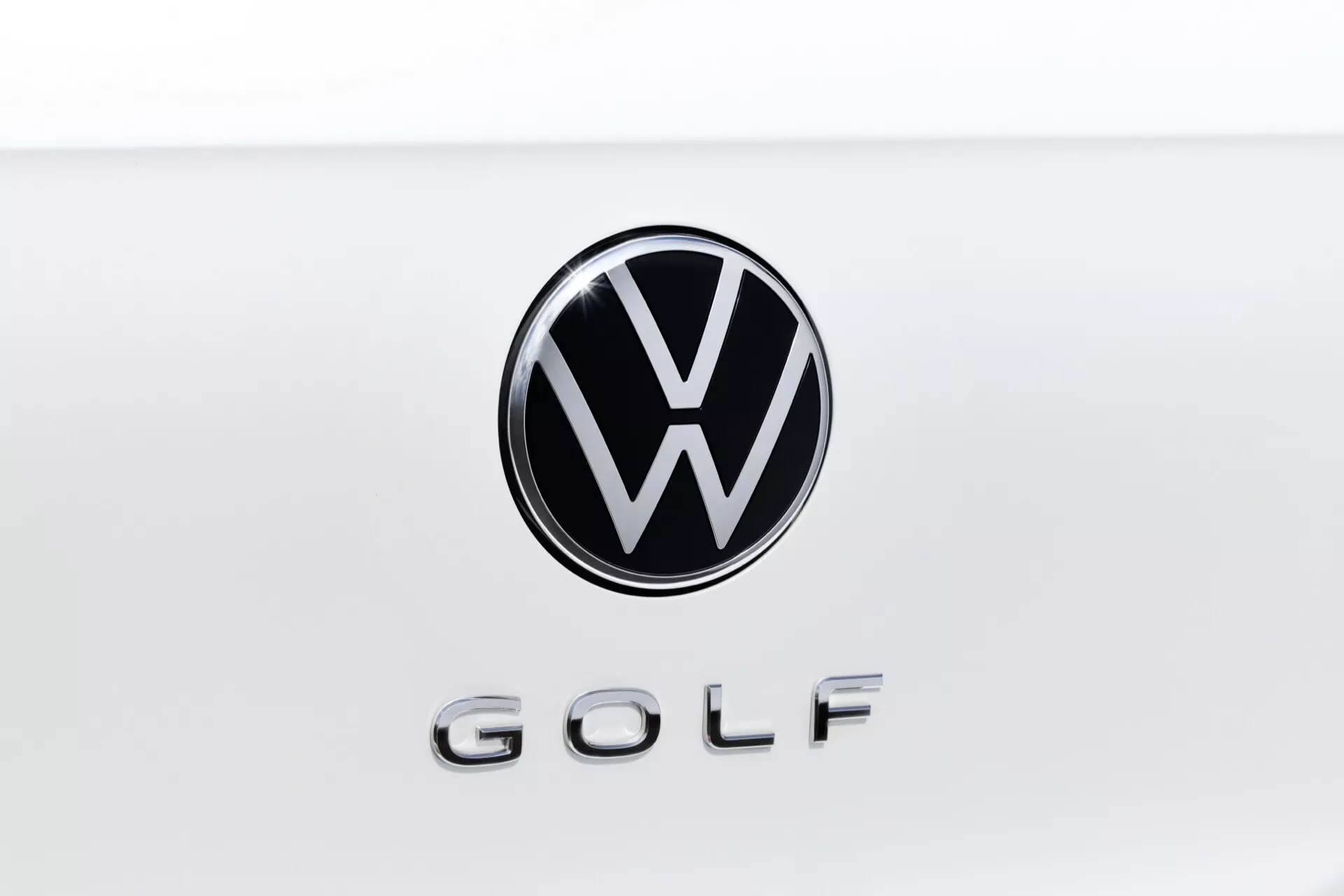 Model Volkswagen Golf VIII facelift 2024, ki prikazuje posodobljeno zunanjo zasnovo in napredne funkcije