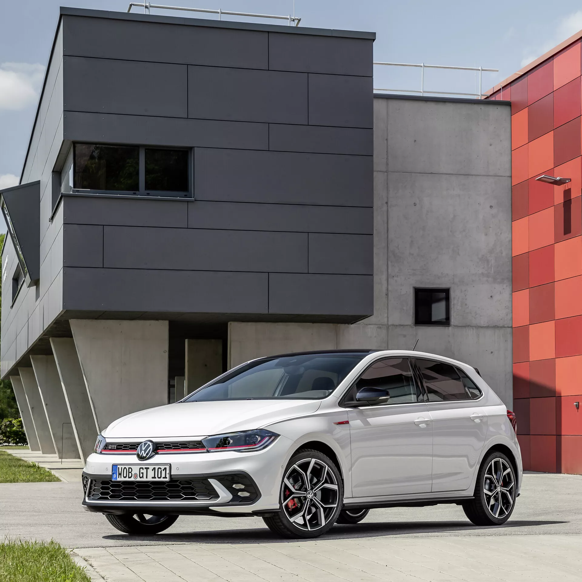 VW Polo 2021 VI-facelift, eleganten dizajn z modernimi žarometi in poliranimi aluminijastimi platišči